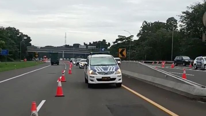 Urai Kemacetan Parah, Jasamarga Berlakukan Contraflow di Tol Jagorawi Arah Puncak