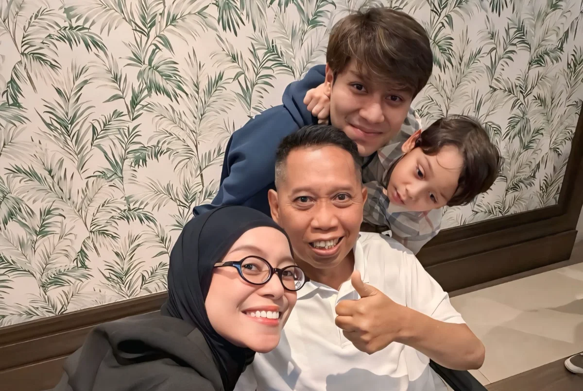 Rizky Billar dan Lesti bersama Tukul Arwana.