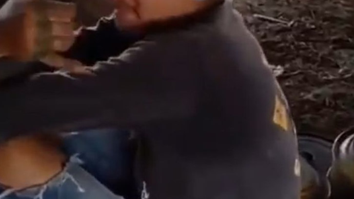 Viral Video Warga Getok-getok Mortir Pakai Martil Sebelum Ledakan Amunisi di Cibalong Garut