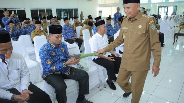 Bersama Bupati, 28 Jemaah Calon Haji Anggota Korpri Kabupaten Asahan Ikuti Tradisi Upah-Upah