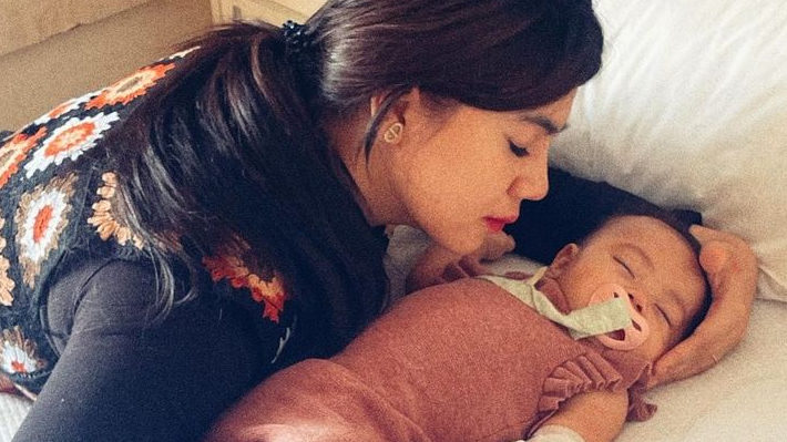 Felicya Angelista Panik, Putrinya Demam Tinggi saat di Pesawat, Terpaksa Dilarikan ke RS di Turki