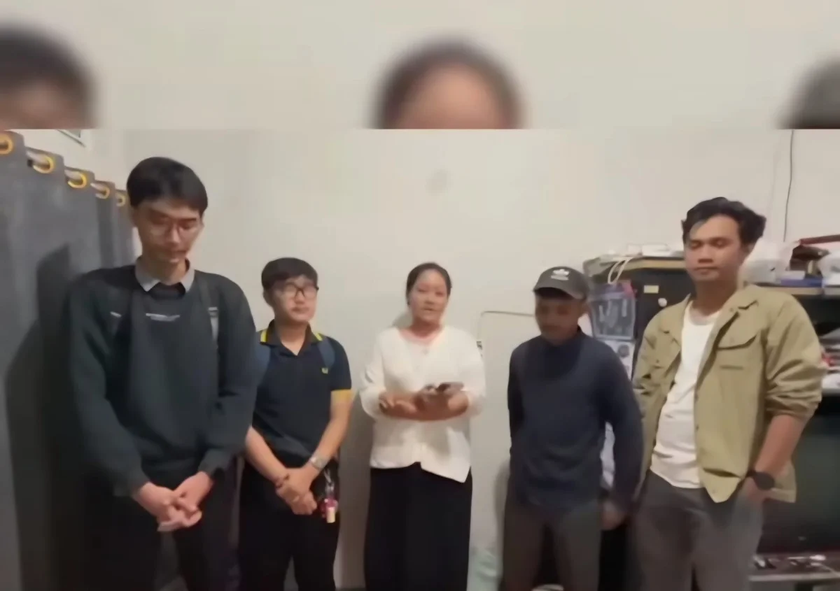 Sari Putri mahasiswi palsu yang dibayar