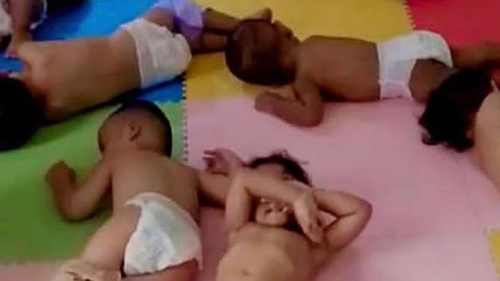 Biadab, Ini Foto Bayi-bayi Diikat Kakinya di Daycare Aresha Tanpa Baju Sampai Nangis Sesenggukan