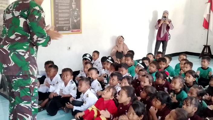 Bangun Mental Generasi, TNI di Cirebon Tanamkan Cinta NKRI ke Anak PAUD