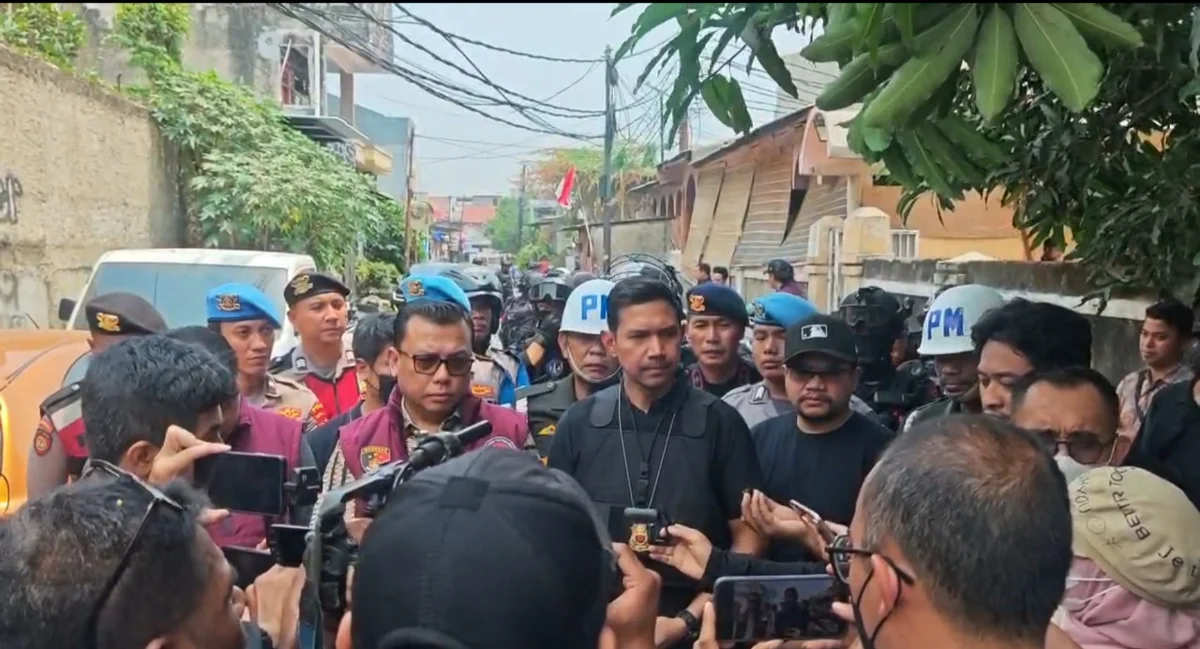 Kampung Ambon dan Kampung Boncos Diacak-acak, Ratusan Paket Narkoba dan Senjata Tajam Disita Polisi