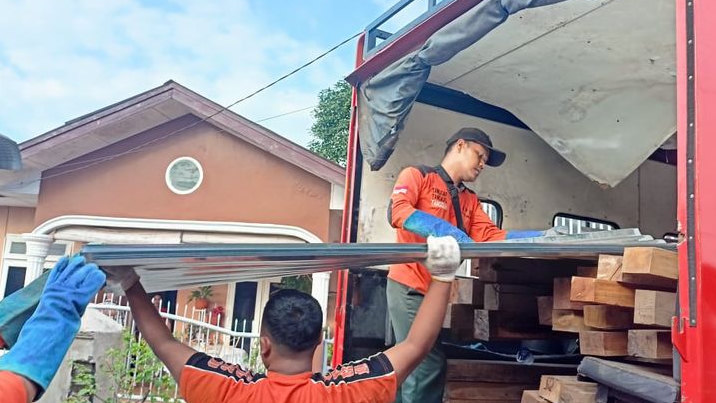 BPBD Medan Salurkan Bantuan Kepada Korban Angin Puting Beliung di Pulo Brayan
