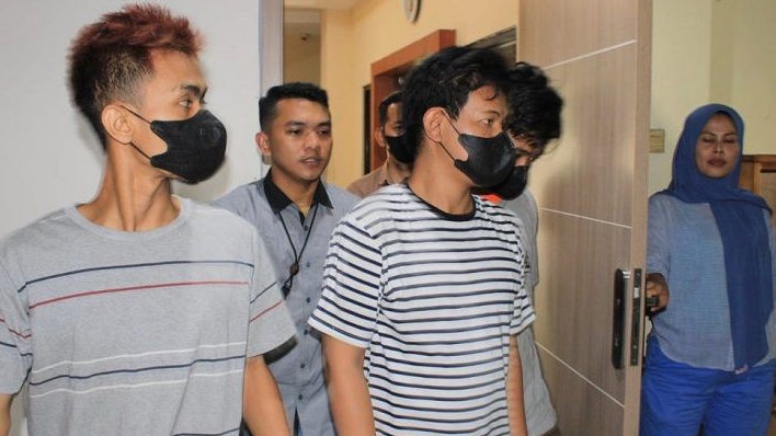 4 Pecandu Narkoba Ditangkap Gegara Keroyok Teman Sendiri yang Dituduh Cepu