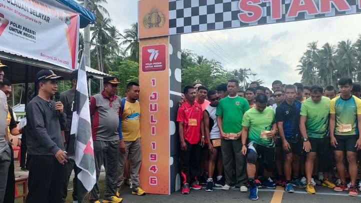 Wakil Bupati Saiful Arif Lepas Start Lomba Fun Run Polres Selayar