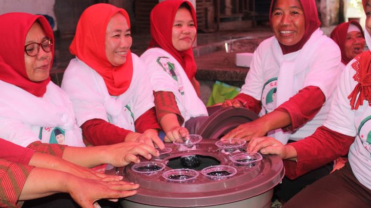 Wujudkan Ketahanan Pangan, Santri Dukung Ganjar Beri Pelatihan Hidroponik Kepada Mak-Mak Majelis Taklim di Klaten