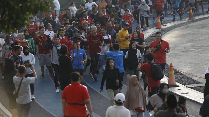 Olahraga Pagidi Gasibu Bandung, Ganjar Ikut Senam Bareng Emak-emak