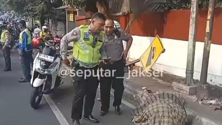 Innalillahi, Anggota Polisi Meninggal Dunia Usai Alami Kecelakaan Tunggal di Warung Buncit