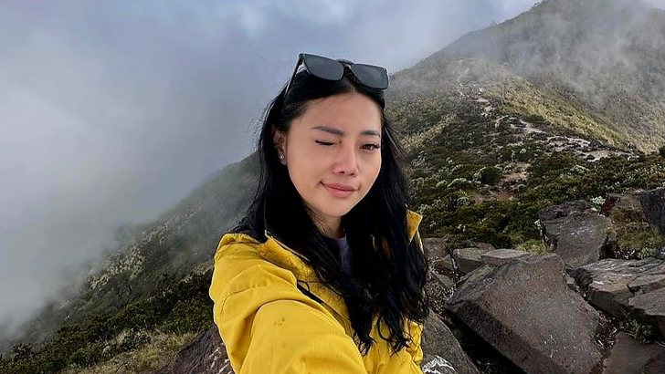 Tak Sensitif, Wendy Walters Santai Jumpa Hantu di Gunung Arjuno