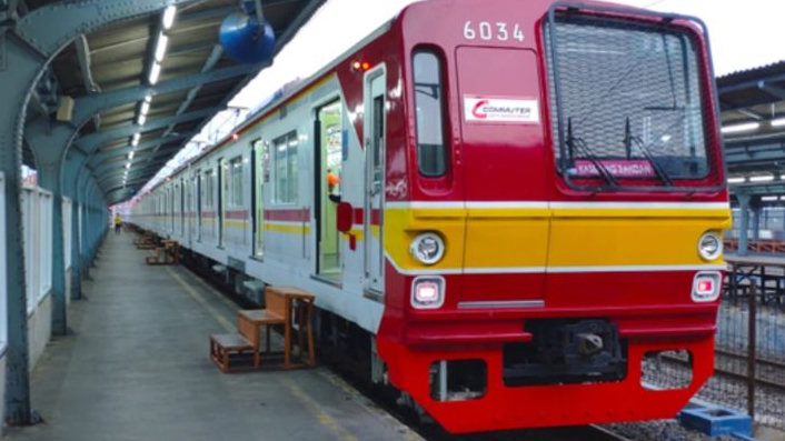 PT KAI Commuter menambah perjalanan KRL untuk memastikan kenyamanan pengguna selama malam tahun baru 2024