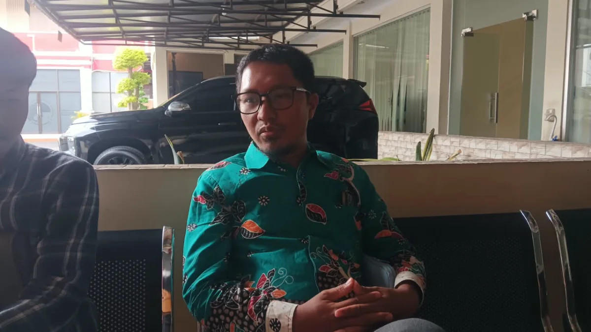 Direktur LKBHI UIN KHAS Jember, Zaenal Abidin saat memberikan keterangan. (Dok. Ist)