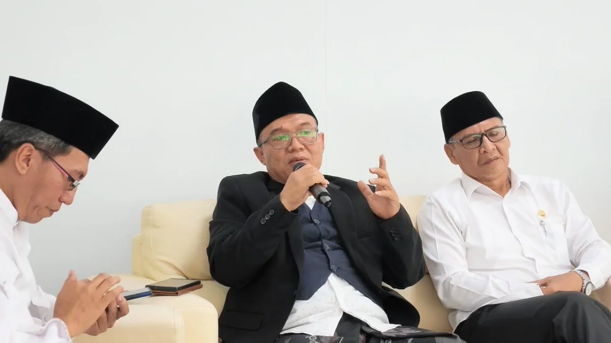 Prof. Dr. Moch. Chotib, S.Ag., M.M saat memberikan keterangan. (Dok. Ist)