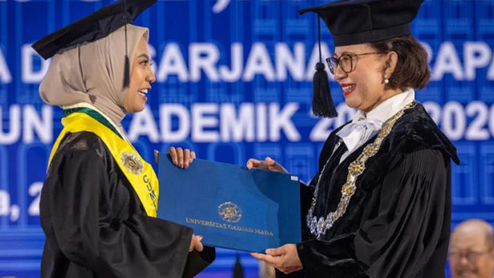 Rektor Singgung Penghapusan Prodi Saat UGM Wisuda 1.762 Lulusan, Hadirkan Pidato dan Kisah Inspiratif Mahasiswi Autisme