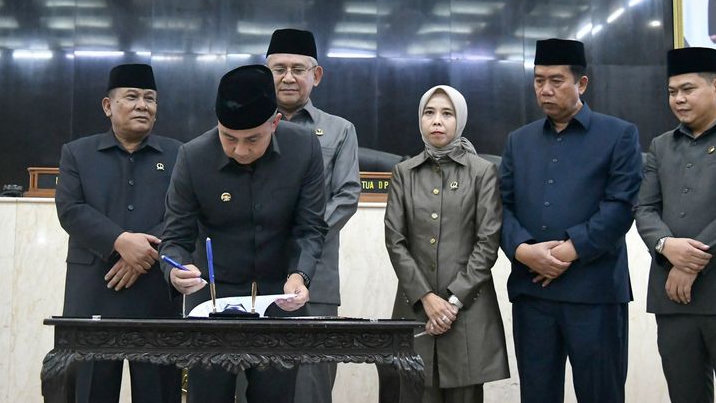 Penjabat Gubernur Jabar Tanda Tangani Nota Kesepakatan KUA dan PPAS Tahun 2024