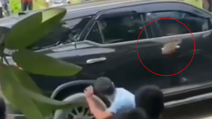 Mobil Kapolres Kuansing di Riau Dilempari Batu Buntut Berantas Aktivitas Tambang Emas Ilegal