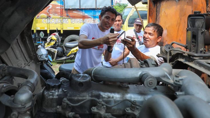 Beri Bantuan Ban, KST Dukung Ganjar Gencarkan Sosialisasi Keselamatan Berkendara bagi Sopir di Bogor