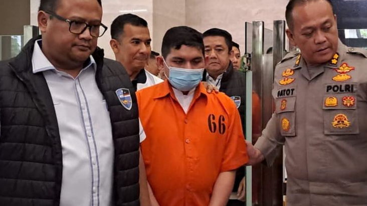 Begini Nasib Peneliti BRIN Usai ditangkap Polisi, Seketika Hilang Gagahnya Usai Pakai Baju Oranye