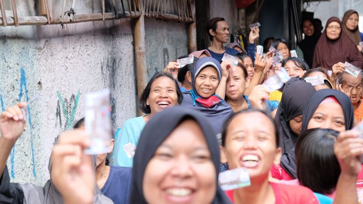 Beri Solusi Ringankan Ekonomi Ibu-Ibu Jak-Bar, Bayar Rp 15 Ribu Dapat Sembako Lengkap Dari Relawan Sandi Uno