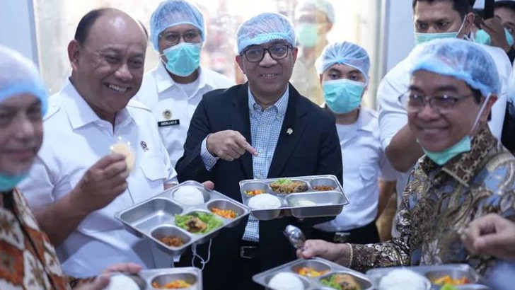 Unhas Cetak Sejarah, Jadi Kampus Negeri Pertama Punya Dapur MBG di Indonesia