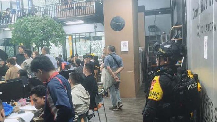 Polisi Beberkan Peran 320 WNA di Markas Judi Online di Hayam Wuruk Jakarta Barat