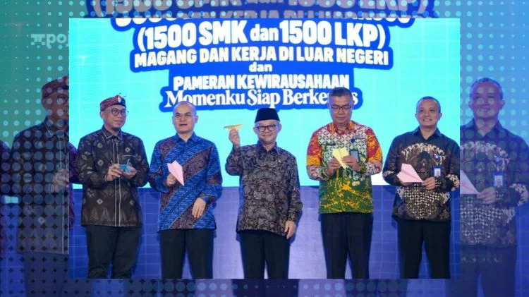 Mendikdasmen Abdul Mu’ti melepas ribuan lulusan SMK dan LKP untuk mengikuti program magang dan bekerja di luar negeri.