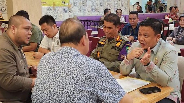 Kepala Bapenda Medan Turun Langsung Jemput Tunggakan Pajak Hotel Madani dan Bakso Lapangan Tembak