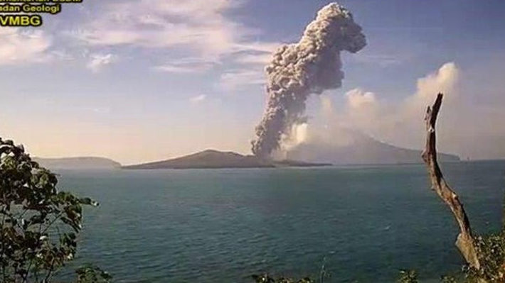 Semburkan Kolom Abu 3 Km, Gunung Anak Krakatau 2 Kali Erupsi Jumat Pagi, Status Siaga