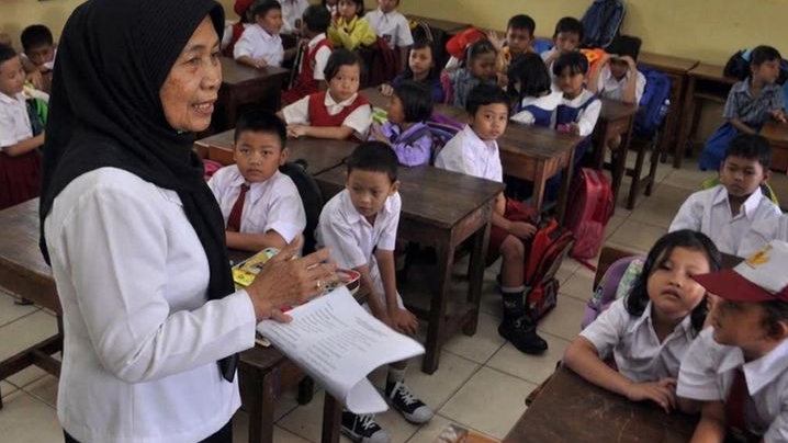 Jangan Dirumahkan, Kemendikdasmen Tegaskan Sekolah Masih Butuh Guru Honorer