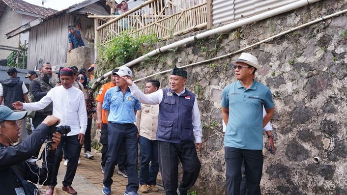 KDS Tinjau Lokasi Puting Beliung di Cimenyan, Janjikan Mitigasi Bencana hingga SMA Negeri