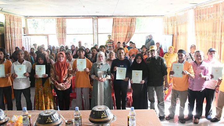 311 Warga UPT Buso Terima Sertipikat Tanah dari Bupati Luwu Utara