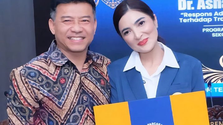 Bangga Dampingi Ashanty Raih Gelar Doktor, Anang Hermansyah Rela Menunggu demi Wisuda Bareng Istri