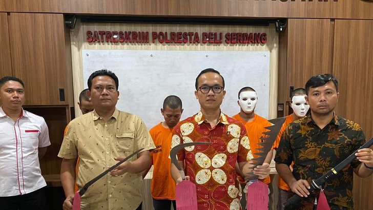 4 Orang Remaja Bersenjata Tajam Diamankan Sat Reskrim Polres Deli Serdang