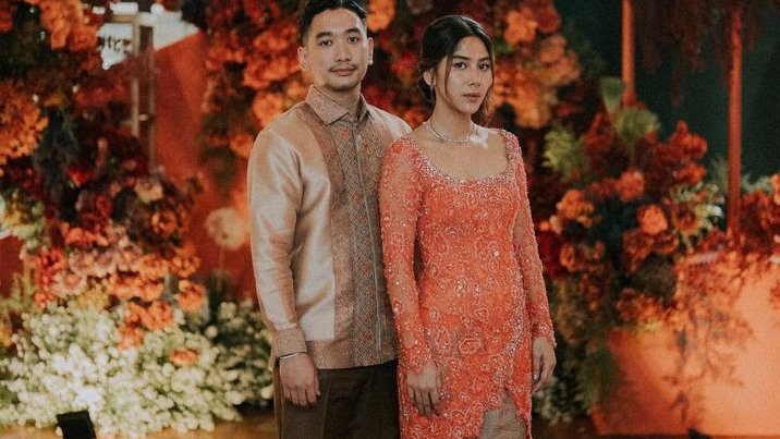 Pamer Cincin di Jari Manis, Adinda Thomas Resmi Bertunangan