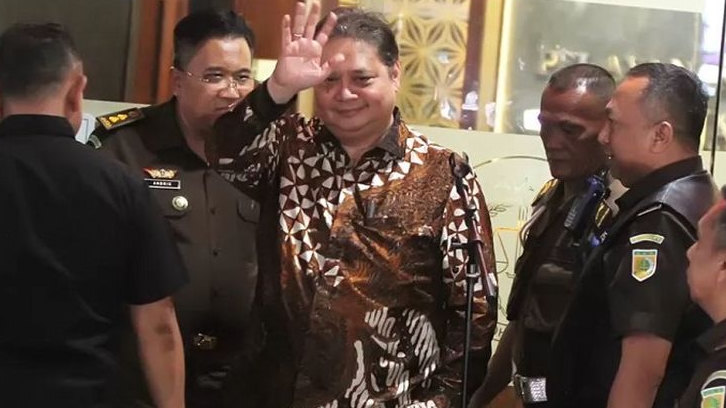 Ibu dan Istrinya Sudah Salat Malam, Pasrah dan Ikhlas Luhut Gantikan Airlangga Hartarto
