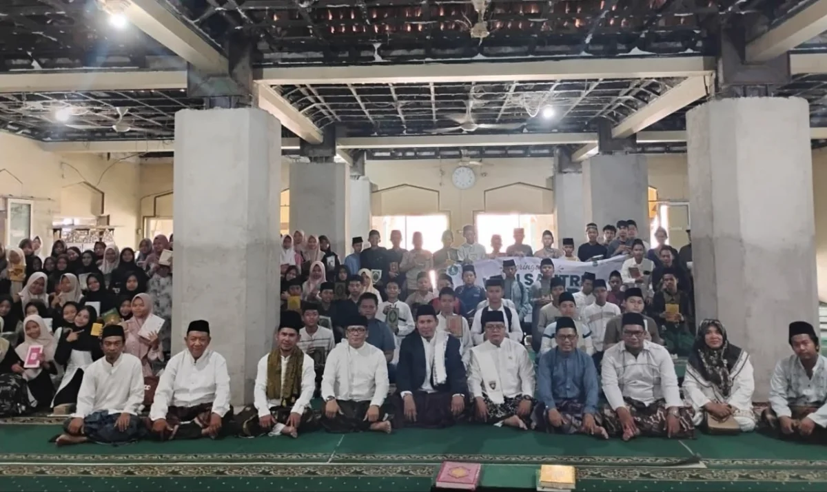 Perkuat Nilai Spiritual di Hari Santri, KUA dan Muspika Telagasari Khatamkan Al-Quran Bersama 150 Santri. (POJOKSATU.id)