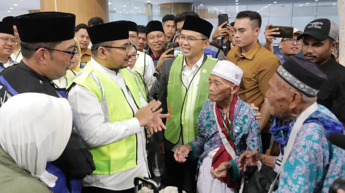 374 JCH Kloter Pertama Asal Majalengka Terbang dari Bandara Kertajati