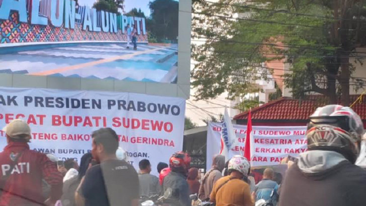Ribuan Warga Pati Turun ke Jalan Hari Ini, Tolak PBB Naik 250% Hingga Seruan Lengser Bupati