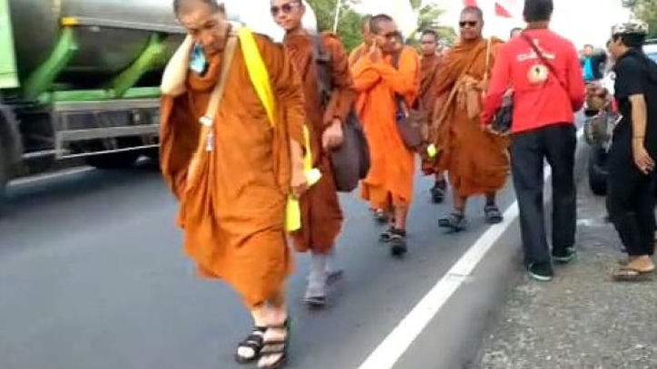Mengenal Ritual Thudong : Kisah Perjalanan Spiritual Biksu ke Tempat Suci