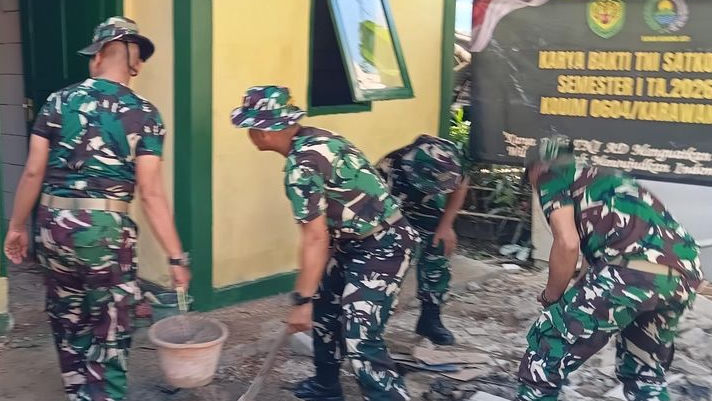 TNI dan Warga Kompak Bangun Desa, Kodim 0604 Karawang Gelar Karya Bakti di Mulya Sejati