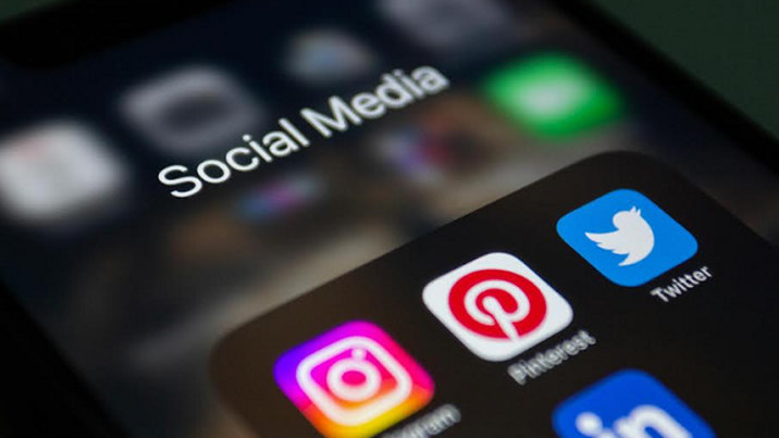 Sering Curhat di Media Sosial? Ini Dampak Oversharing yang Jarang Disadari