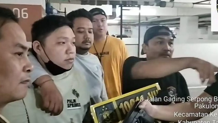 Begini Tampang Pelaku Koboi Jalanan yang Aniaya Sopir Taksi Online di Tol Tomang, Seketika Langsung Pucet