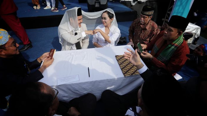 Gubernur Ridwan Kamil Hadiri Bucinfest Nikah Massal di Kota Bekasi