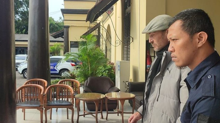 Bule Australia Ludahi Imam Masjid Dideportasi Malam Ini dan Dilarang ke Indonesia