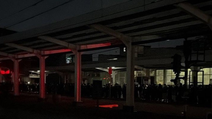 Viral Jakarta Gelap Mendadak! MRT Lumpuh Total, Penumpang Sempat Terjebak di Dalam Kereta