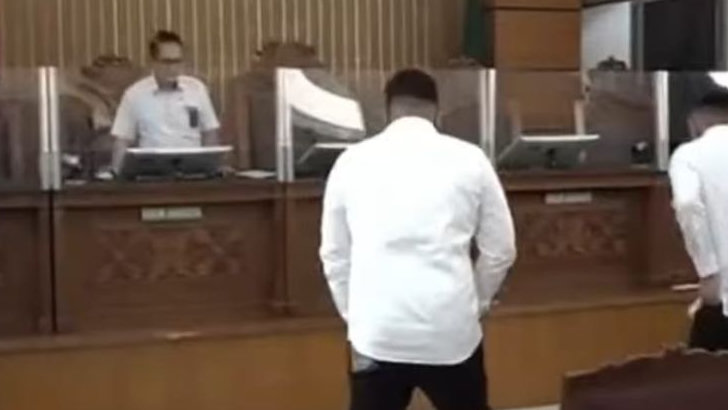 Mario Dandy dan Shane Lukas Akhirnya Nurut, Pakai Kemeja Putih Usai Ditegur Jaksa Tiga Kali