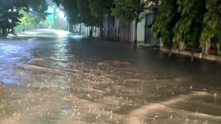 Imbas Curah Hujan Tinggi, Warga Kebon Pala Kebanjiran, Genangan Air Mencapaj 125 Cm