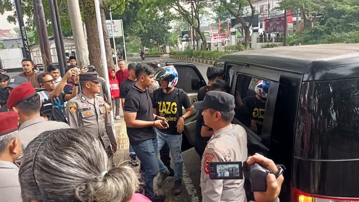Puluhan Pelajar Cianjur Diamankan Polisi Saat Ikut Aksi Unjuk Rasa di Gedung DPRD